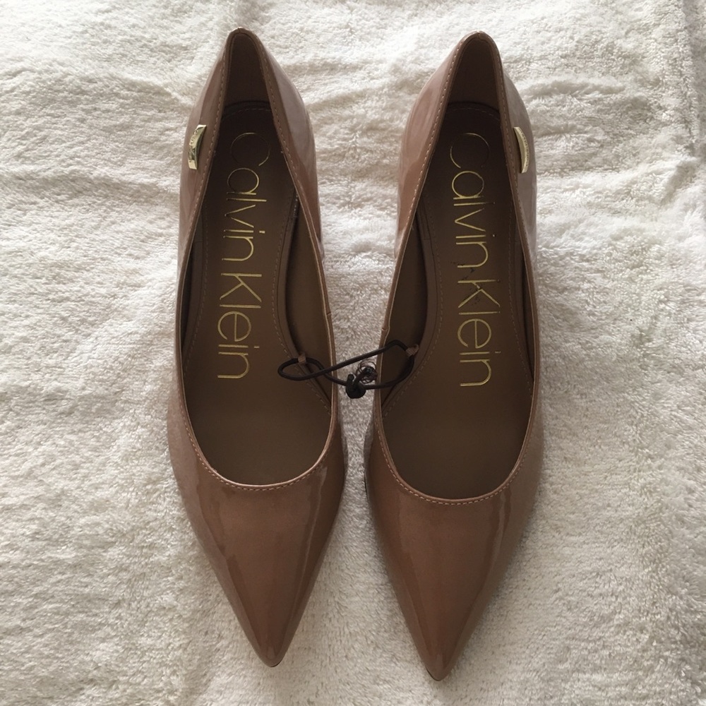 Calvin Klein Shoes in Size 7